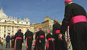Los sacerdotes estadounidenses reunidos en el Vaticano con motivo de los recientes escndalos por abusos sexuales han acordado una poltica de actuacin que supondr, en la prctica, la expulsin inmediata del que cometa una falta en ese sentido.