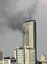 El edificio Pirellone de Miln, trasn el impacto de la avioneta.