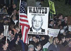 En la foto, un grupo de manifestantes acusa a Sharon de crmenes de guerra frente a la Embajada israel en Washington