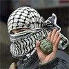 Un palestino con una granada en la mano