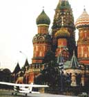 En 1987 Mathias Rust, un alemn de 19 aos, se burl de todas las medidas de suguriad militar de la URSS, aterrizando con una pequea avioneta en la Plaza Roja de Mosc. 