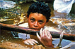 La nia Omaira, de 13 aos, vecina del pueblo de Armero, en Colombia, muri despus de una larga agona impresionante que filmaron las cmaras de Televisin Espaola, 17, de noviembre del 85