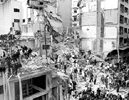 Imagen del atentado contra la sede de la Asociacin Mundial Israelita Argentina en Buenos Aires en 1994,  fallecieron 104 personas