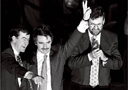En la imagen, Alvarez Cascos, Aznar y Rajoy, celebran su primer triunfo.