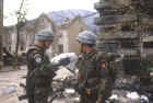 Dos soldado espaoles,  en Bosnia