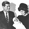 John F. Kennedy y su mujer Jackie con su hijo John en el bautismo de ste, el 10 de diciembre de 1960
