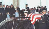 El asesinato de J. F. Kennedy convirti al presidente de EEUU en una leyenda y a los miembros de su familia en una especie de "casa real" para los norteamericanos