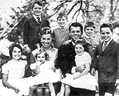 Robert Kennedy, su esposa Ethel y algunos de sus 13 hijos