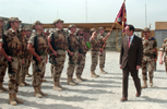 El Ministro Bono pasa revista a las tropas destinadas en Afganistn