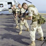 Los marines norteamericanos se preparan para el cuerpo a cuerpo.