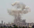 Una enorme columna de humo se divisa desde las afueras de Bagdad