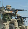 Soldados estadounidenses se enfrentan a las milicias chies