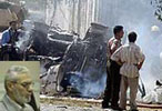 Estado del coche bomba minutos despus de su explosin en la "Zona Verde". A la izda., Ezedn Salim