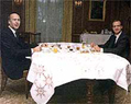 Don Juan Carlos desayuna con Giscard d'Estaing en la Zarzuela el 22 de noviembre. 