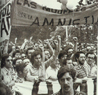 Manifestación en la primavera del 76, Felipe González pide amnistia brazo en alto